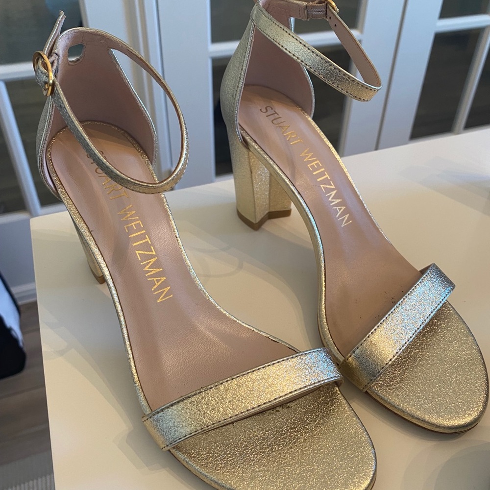 Stuart Weitzman size 7 Nearly Nude Sandal